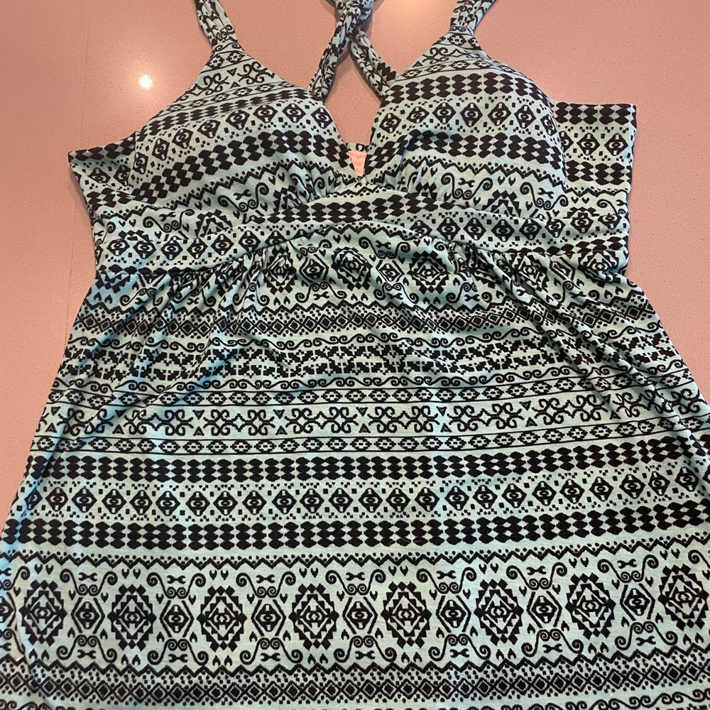 Patterned Strappy Top - Picture 2 of 4
